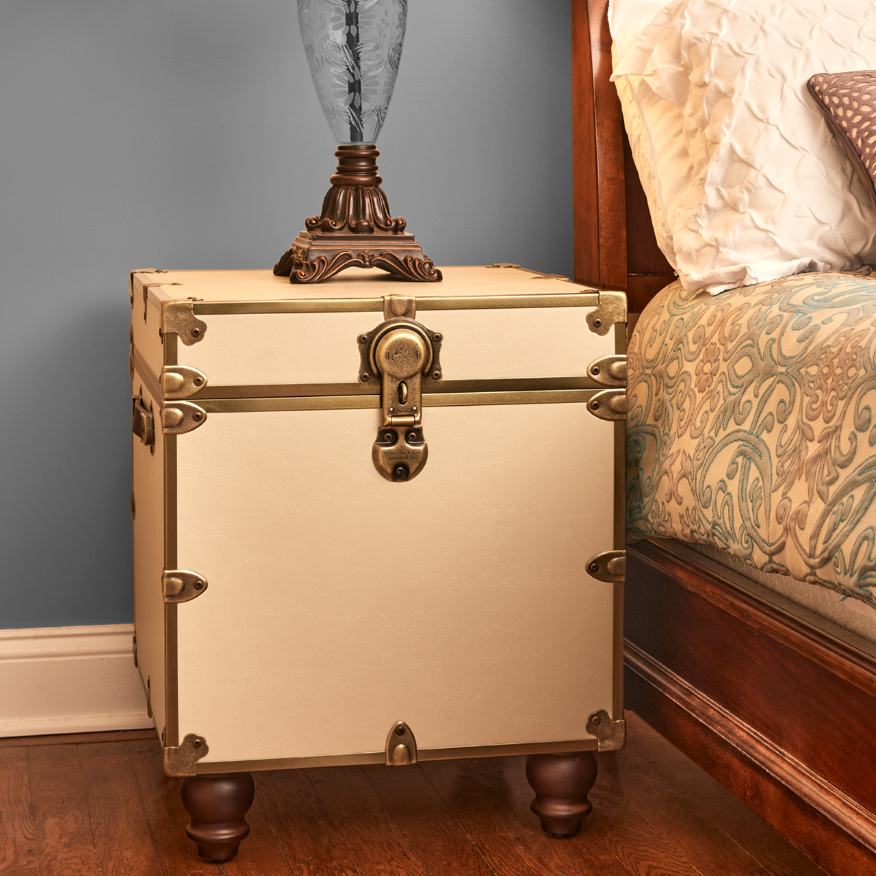 wardrobe storage travel trunk